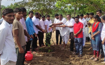 ಮನುಷ್ಯ ಜೀವನ ಉತ್ತಮವಾಗಬೇಕಾದರೆ ಪ್ರಕೃತಿ ಮಾತೆಯ ರಕ್ಷಣೆಗೆ ಮುಂದಾಗಬೇಕು.... ಅಂಕಲಿ ಮಠ ಪರಮ ಪೂಜ್ಯ ಶ್ರೀ ಪಕೀರೇಶ್ವರ ಮಹಾಸ್ವಾಮಿಗಳು