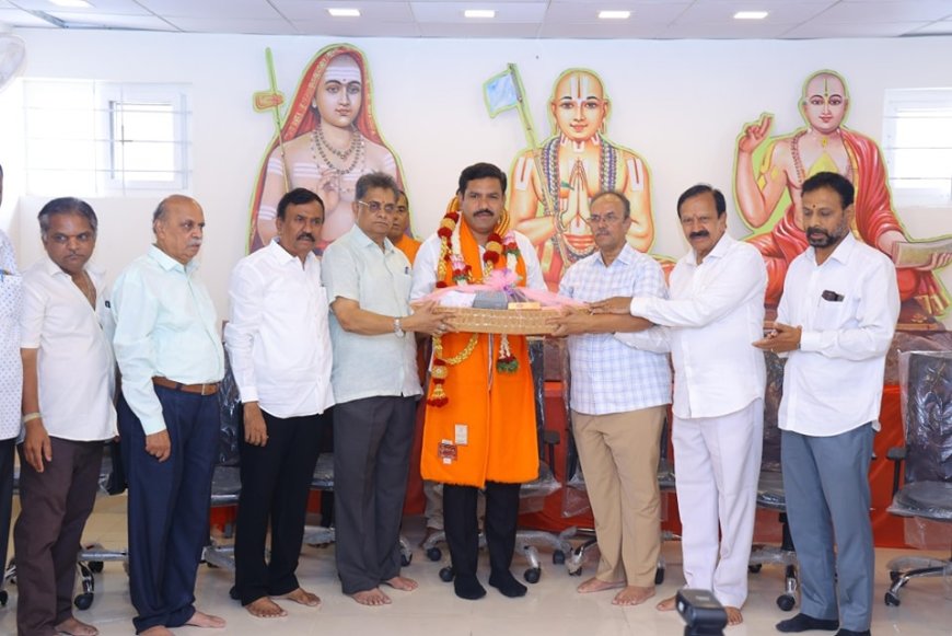 ನೂತನ ಅಧ್ಯಕ್ಷರ ನೇತೃತ್ವದಲ್ಲಿ ಸಮಾಜದ ಶ್ರೇಯೋಭಿವೃದ್ಧಿ ಯಶಸ್ವಿಯಾಗಿ ಮುನ್ನಡೆಯಲಿ ಎಂದು ಹಾರೈಸಲಾಯಿತು.