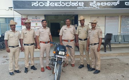 ಇಲ್ಲಿನ ಪೊಲೀಸ್ ಠಾಣೆಯಲ್ಲಿ ಹೀರೋ ಹೋಂಡಾ ಬೈಕ್ ಸಮೇತ ಇಬ್ಬರು ಬೈಕ್ ಕಳ್ಳರ ಬಂಧನ ಮಾಡಲಾಗಿದೆ