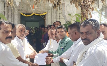 ಚೌಳಗಾಲ ಗ್ರಾಮದಲ್ಲಿ ಶ್ರೀ ಕ್ಷೇತ್ರ ಧರ್ಮಸ್ಥಳ ಗ್ರಾಮಾಭಿವೃದ್ಧಿ ಯೋಜನೆ  ವತಿಯಿಂದ  ಡಾ. ಡಿ ವೀರೇಂದ್ರ ಹೆಗಡೆಯವರು ಮಂಜೂರು ಮಾಡಿದ್ದನ್ನು 139 ಶ್ರೀ ಆಂಜನೇಯ ದೇವಸ್ಥಾನ ಜೀರ್ಣೋದ್ಧಾರಕ್ಕೆ ಒಂದು ಲಕ್ಷ ಡಿಡಿ ಯನ್ನು  ವಿತರಿಸಲಾಯಿತು