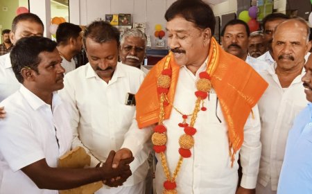 ಸಮೃದ್ಧಿ ಎಲೆಕ್ಟ್ರಾನಿಕ್ ಮಳಿಗೆ ಪ್ರಾರಂಭೋತ್ಸವಕ್ಕೆ ಕೊಳ್ಳೇಗಾಲ ಶಾಸಕ ಎ ಆರ್ ಕೆ ಚಾಲನೆ  