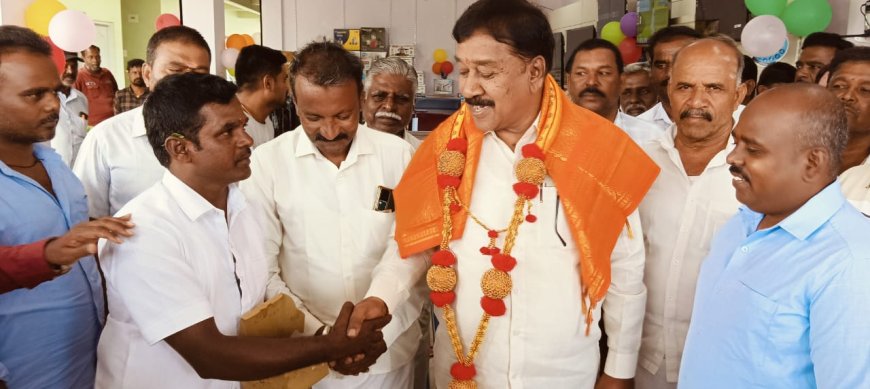 ಸಮೃದ್ಧಿ ಎಲೆಕ್ಟ್ರಾನಿಕ್ ಮಳಿಗೆ ಪ್ರಾರಂಭೋತ್ಸವಕ್ಕೆ ಕೊಳ್ಳೇಗಾಲ ಶಾಸಕ ಎ ಆರ್ ಕೆ ಚಾಲನೆ  