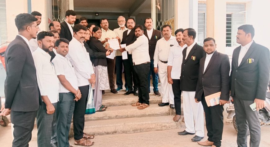 ಸಂವಿಧಾನದ ಆಶಯಗಳಿಗೆ ತಕ್ಕಂತೆ ವಿವಿಧ ಬೇಡಿಕೆಗಳು ಈಡೇರಿಸುವಂತೆ ಬಾಗೇಪಲ್ಲಿ ವಕೀಲರು ಒತ್ತಾಯ