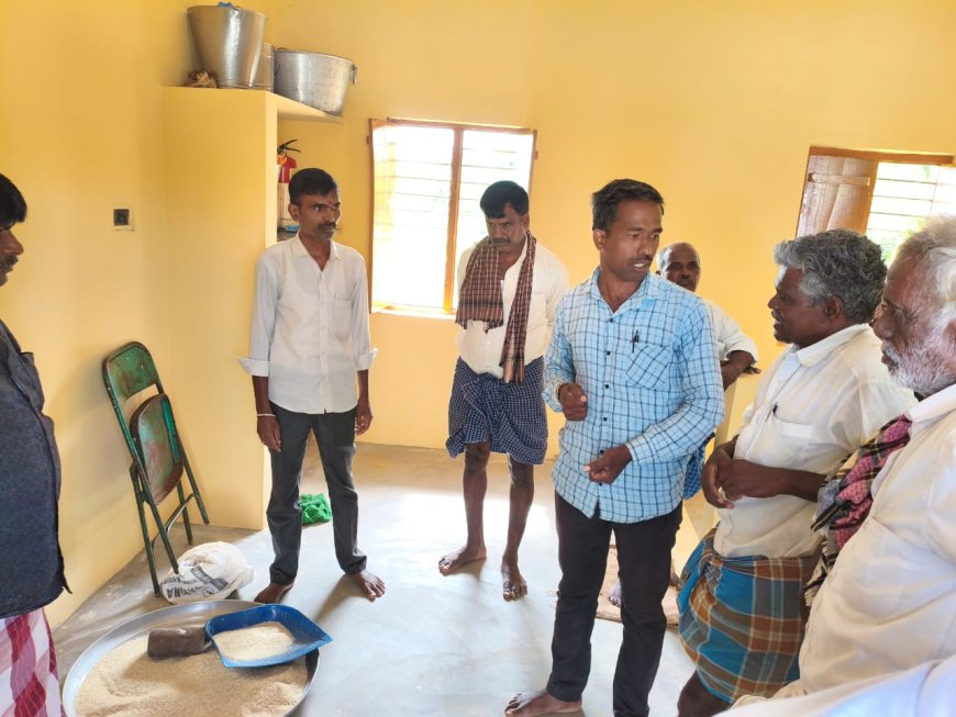 ಅಕ್ಷರ ದಾಸೋಹ  ಬಿಸಿ ಊಟದಲ್ಲಿ ಹುಳು: ಶಿಕ್ಷಕರನ್ನ ತರಾಟೆಗೆ ತಗೆದುಕೊಂಡು ಗ್ರಾಮಸ್ಥರು 