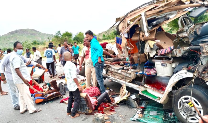 ಟಿಟಿ ವಾಹನ ಭೀಕರ ಅಪಘಾತ-ದುರಂತದಲ್ಲಿ ಬಾಗೇಪಲ್ಲಿ ಮೂಲದ ಮೂವರು ಸಾವು ಇಬ್ಬರಿಗೆ ಸ್ಥಿತಿ ಗಂಭೀರ