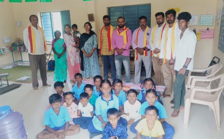 ಕನ್ನಡ ಅಭಿಮಾನಿ ಬಳಗದ ವತಿಯಿಂದ ಸರ್ಕಾರಿ ಶಾಲಾ ಮಕ್ಕಳಿಗೆ ನೋಟ್ ಪುಸ್ತಕ ವಿತರಣೆ