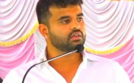 ಮಾಜಿ ಸಂಸದರು ಪ್ರಜ್ವಲ್ ರೇವಣ್ಣ ರವರ ಹುಟ್ಟು ಹಬ್ಬದ ಅಂಗವಾಗಿ ಅರಸೀಕೆರೆ ಜೆಸಿ ಆಸ್ಪತ್ರೆಯ ರೋಗಿಗಳಿಗೆ ಹಣ್ಣು ಹಂಪಲು ವಿತರಣೆ ಮಾಡಲಾಯಿತು