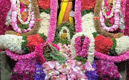 ಕೆಜಿಎಫ್ ಶ್ರೀ ಲಕ್ಷ್ಮಿ ವೆಂಕಟರಮಣ ಸ್ವಾಮಿ ದೇವಾಲಯದಲ್ಲಿ ಶ್ರಾವಣ ಮಾಸದ ಪೂಜೆ