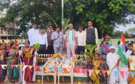 ತಮ್ಮ ಬದುಕನ್ನೇ ದೇಶಕ್ಕಾಗಿ ಮುಡಿಪಾಗಿಟ್ಟು ದೇಶಕ್ಕಾಗಿ ತಮ್ಮ ಪ್ರಾಣವನ್ನು ತ್ಯಾಗ ಮಾಡಿದ ಅದೆಷ್ಟೋ ಮಹನೀಯರು ಶ್ರಮದಿಂದ ನಮ್ಮಗೆ ಸ್ವಾತಂತ್ರ್ಯ ದೊರಕಿದೆ ಎಂದು ಎಸ್ ಡಿ ಎಂ ಸಿ ಅಧ್ಯಕ್ಷ ಐಕನಹಳ್ಳಿ ಕೃಷ್ಣೇಗೌಡ್ರು ತಿಳಿಸಿದ್ರು