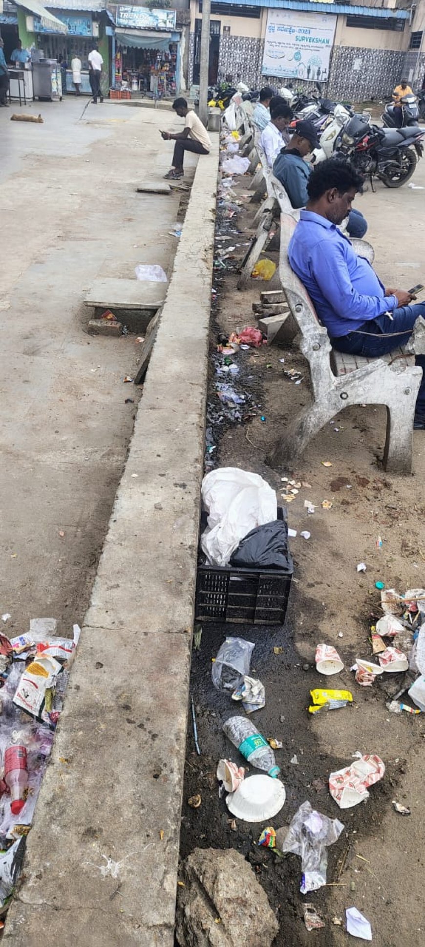 ಗಬ್ಬು ನಾರುತ್ತಿರುವ ನಗರಸಭೆ ಬಸ್ ನಿಲ್ದಾಣ