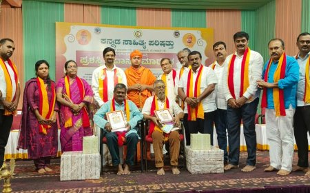 ಗಾಯಕ ಜನ್ನಿ-ಶೂದ್ರ ಶ್ರೀನಿವಾಸ್‌ರಿಗೆ ಡಾ.ಸಿದ್ದಲಿಂಗಯ್ಯ ದತ್ತಿ ಪ್ರಶಸ್ತಿ ಪ್ರದಾನ