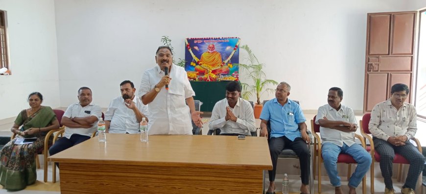 ಅರಸೀಕೆರೆ ತಾಲೂಕು ಕಚೇರಿ ಸಭಾಂಗಣದಲ್ಲಿ ನಡೆದ ಬ್ರಹ್ಮಶ್ರೀ ನಾರಾಯಣ ಗುರುಗಳ 171ನೇ ಜಯಂತಿ ಕಾರ್ಯಕ್ರಮ