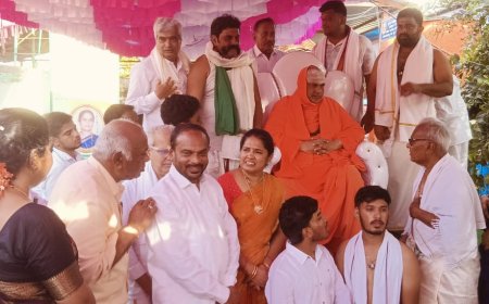 ರೈತ ಮುಖಂಡ ಮಹೇಶ್ ಕುಮಾರ್ ಧರ್ಮ ಪತ್ನಿ ಪುಣ್ಯ ತಿತಿಯಲ್ಲಿ ಶ್ರೀ ಸುತ್ತೂರು ದೇಶಿಕೇಂದ್ರ ಸ್ವಾಮೀಜಿಗೆ ಪಾದ ಪೂಜೆ ಕಾರ್ಯಕ್ರಮ 