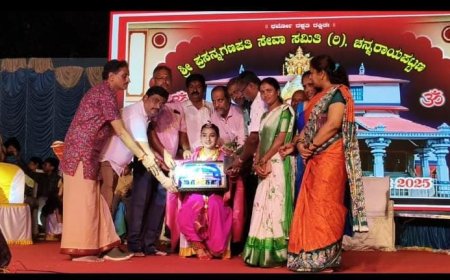 ಭರತನಾಟ್ಯ ಕಲಾವಿದೆ ಕುಮಾರಿ ಸಿ ಎಂ ಶಶ್ಮಿತಾ ರವರನ್ನು  ಶ್ರೀ ಪ್ರಸನ್ನ ಗಣಪತಿ ಸೇವಾ ಸಮಿತಿಯಿಂದ ಸನ್ಮಾನಿಸಿ ಗೌರವಿಸಲಾಯಿತು