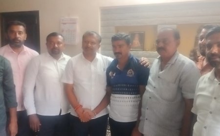 ಟಿಎಪಿಸಿಎಂಎಸ್ ಚುನಾವಣೆಯಲ್ಲಿ ಬಿ ವರ್ಗದ ಬಿ ಸಿ ಎಂ ಬಿ ಅಭ್ಯರ್ಥಿಯಾಗಿ ಸ್ಪರ್ಧೆ ಮಾಡಿರುವ ಕುಂಬಾರಹಳ್ಳಿ ರಮೇಶ್ ಗೆ ಬೆಂಬಲ ಸೂಚಿಸಿ ಚುನಾವಣಾ ಕಣದಿಂದ ಹಿಂದೆ ಸರಿಯುವುದಾಗಿ ತಿಳಿಸಿದರು