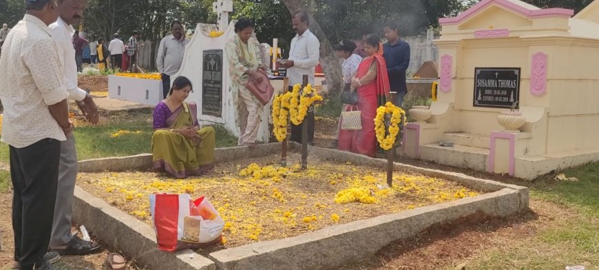 ಕೆಜಿಎಫ್‌ನಲ್ಲಿ ಆಲ್ ಸೋಲ್ಸ್ ಡೇ ಭಕ್ತಿ, ಭಾವನಾಶ್ರುಗಳೊಂದಿಗೆ ಆಚರಣೆ