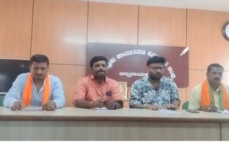 ಬಾಂಗ್ಲಾ ದೇಶದಲ್ಲಿ ಹಿಂದೂಗಳ ಮೇಲೆ ನಡೆಯುತ್ತಿರುವ ದೌರ್ಜನ್ಯ ಖಂಡನಾರ್ಹ ಎಂದು ವಿಶ್ವಹಿಂದೂ ಪರಿಷತ್ ಹಾಸನ ವಿಭಾಗದ ಕಾರ್ಯದರ್ಶಿ ಬಿ.ಕೆ. ಮಹಿಪಾಲ್ ತಿಳಿಸಿದರು
