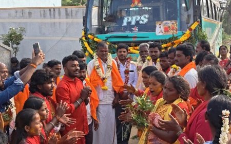 ಮೋತಕಪಲ್ಲಿ ಗ್ರಾಮದ ಓಂ ಶಕ್ತಿ ಮಾಲಾಧಾರರಿಗೆ ಉಚಿತ ಬಸ್ ಕಲ್ಪಿಸಿದ ಸಮಾಜಸೇವಕ ಮೋಹನ್ ಕೃಷ್ಣ