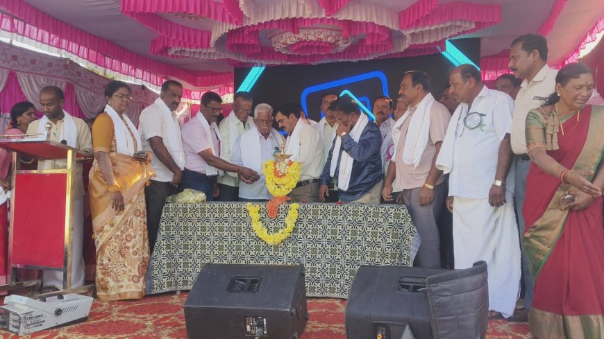 ಜ್ಞಾನಾರ್ಜನೆ ಮಾಡಿಸಿ ಬದುಕಿಗೆ ಬೆಳಕಾದ  ಶಿಕ್ಷಕರಿಗೆ ಗೌರವ ಸಮರ್ಪಣೆ ಮಾಡಿದ ಹಳೆಯ ವಿದ್ಯಾರ್ಥಿಗಳು 