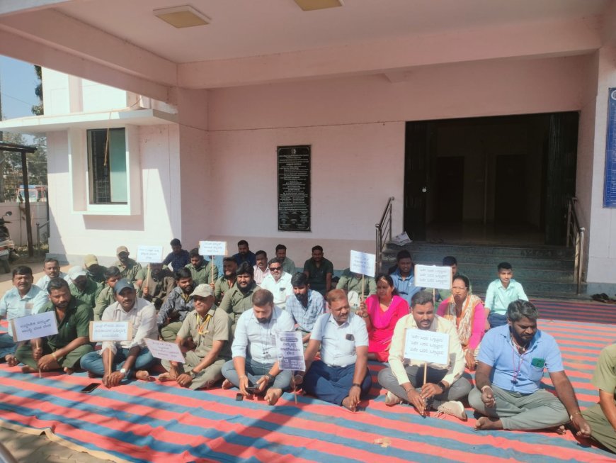 ವಿದ್ಯುತ್ ಖಾಸಗೀಕರಣ ವಿರೋಧಿಸಿ ಸಂತೆಮರಹಳ್ಳಿ ಕೆಇಬಿ ಕಛೇರಿ ಮುಂದೆ ಪ್ರತಿಭಟನೆ 