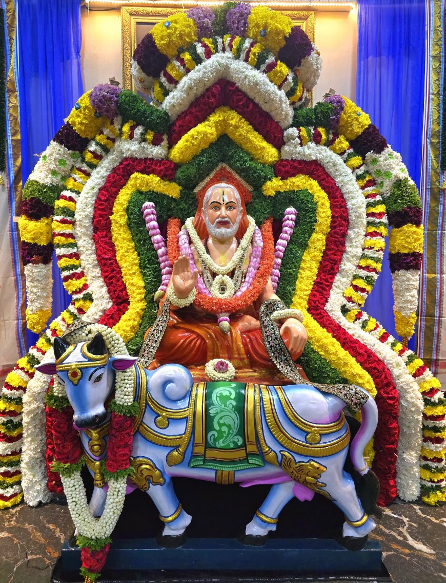 ರಾಯರ 341ನೇ ವರ್ಧಂತಿ ಉತ್ಸವ: ಭಕ್ತಿ ಸಾಗರದಲ್ಲಿ ತೇಲಿದ ಗಾಂಧಿ ವೃತ್ತ