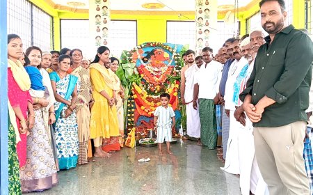 ಶಾಸಕ ಎಸ್.ಎನ್.ಸುಬ್ಬಾರೆಡ್ಡಿ ಅಭಿಮಾನಿಗಳಿಂದ ಪೆಸಲಪರ್ತಿ ಗ್ರಾಮದಲ್ಲಿ ವಿಶೇಷ ಪೂಜೆ