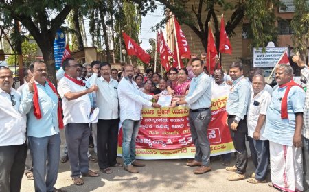 ಕನಿಷ್ಠ ವೇತನ ಪರಿಷ್ಕರಣೆಗಾಗಿ ಎಐಟಿಯುಸಿ ನೇತೃತ್ವದಲ್ಲಿ ಕಾರ್ಮಿಕರ ಪ್ರತಿಭಟನೆ