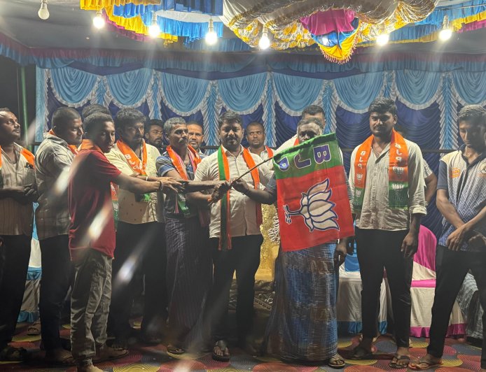 ಶ್ರವಣಬೆಳಗೊಳ ವಿಧಾನಸಭಾ ಕ್ಷೇತ್ರ ಬಿಜೆಪಿ ಮುಖಂಡರಾದ ಸಿ ಆರ್ ಚಿದಾನಂದ ಗೌಡರ ನೇತೃತ್ವದಲ್ಲಿ ಬಿಜೆಪಿ ಸೇರ್ಪಡೆಯಾಗಿದ್ದರು