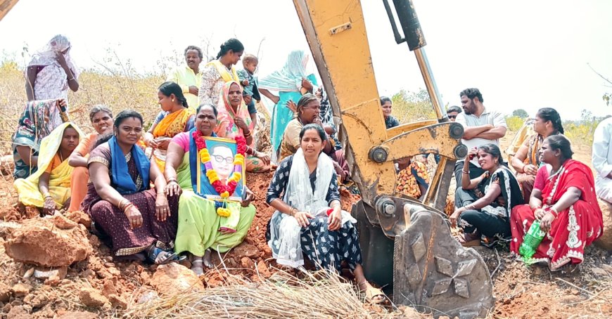 ನ್ಯಾಯಕ್ಕಾಗಿ ಬಾಬಾ ಸಾಹೇಬ್ ಅಂಬೇಡ್ಕರ್ ಚಿತ್ರಪಠ ಹಿಡಿದು ನ್ಯಾಯುತ ಹೋರಾಟ