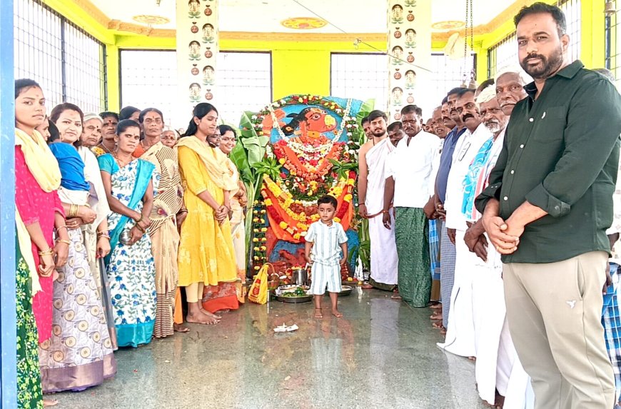 ಶಾಸಕ ಎಸ್.ಎನ್.ಸುಬ್ಬಾರೆಡ್ಡಿ ಅಭಿಮಾನಿಗಳಿಂದ ಪೆಸಲಪರ್ತಿ ಗ್ರಾಮದಲ್ಲಿ ವಿಶೇಷ ಪೂಜೆ