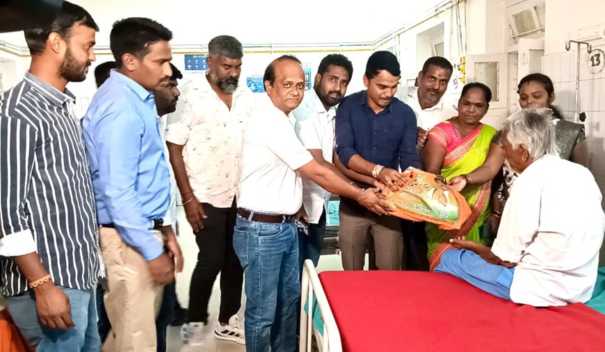 ರಾಮಲಿಂಗಪ್ಪ ಹುಟ್ಟುಹಬ್ಬ ಪ್ರಯುಕ್ತ ಅಭಿಮಾನಿಗಳಿಂದ ಅನ್ನದಾನ ಹಣ್ಣುಹಂಪಲು ವಿತರಣೆ