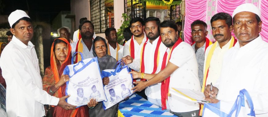 ರಂಜಾನ್ ಹಬ್ಬದ ಪ್ರಯುಕ್ತ ಮುಸ್ಲಿಂ ಭಾಂದವರಿಗೆ ದಿನಸಿ ಕಿಟ್ ವಿತರಿಸಿದ ಯುವ ಮುಖಂಡ ಮಹೇಶ್