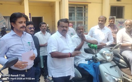 ಒಂಬತ್ತು ಜನ ವಿಕಲಚೇತನರಿಗೆ ತ್ರಿಚಕ್ರ ವಾಹನಗಳನ್ನು ಶ್ರವಣಬೆಳಗೊಳ ವಿಧಾನಸಭಾ ಕ್ಷೇತ್ರದ ಶಾಸಕರಾದ ಸಿ ಎನ್ ಬಾಲಕೃಷ್ಣರವರು ಬೈಕ್ ಕೀ ವಿತರಣೆ ಮಾಡುವ ಮೂಲಕ ಚಾಲನೆ ನೀಡಿದರು