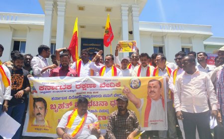 ಕರ್ನಾಟಕ ರಕ್ಷಣಾ ವೇದಿಕೆ ವತಿಯಿಂದ ಜಿಲ್ಲಾಧಿಕಾರಿಗಳ ಕಚೇರಿಗೆ ಮುತ್ತಿಗೆ ಪ್ರತಿಭಟನೆ 