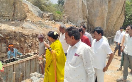 ಬಂಗಾರು ತಿರುಪತಿ(ಗುಟ್ಟಹಳ್ಳಿ ) ದೇಗುಲಕ್ಕೆ ಲಿಫ್ಟ್ ಅಳವಡಿಸಿಲಿದ್ದು ಸಂಪರ್ಕ ರಸ್ತೆ ಕಾಮಗಾರಿ ಪರಿಶೀಲಿಸಿದ ಶಾಸಕಿ ರೂಪಕಲಾ ಶಶಿಧರ್