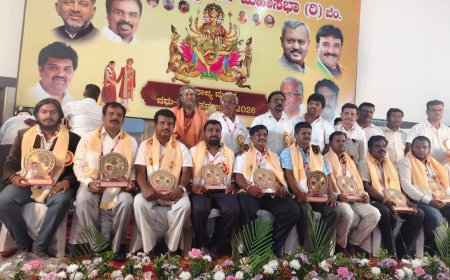 3ನೇ ರಾಜ್ಯ ಮಟ್ಟದ ವಿಶ್ವಕರ್ಮ ವಧು ವರರ ಸಮಾವೇಶ -2026 ಸಮಾರೋಪ ಸಮಾರಂಭ ಕಾರ್ಯಕ್ರಮದಲ್ಲಿ ಚನ್ನಪ್ಪ ಕೆ. ಹೊಸಹಳ್ಳಿ ಅವರಿಗೆ ಗೌರವ ಸಲ್ಲಿಕೆ 