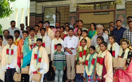 ಗ್ರಾಮೀಣ ಪ್ರತಿಭಾವಂತ ವಿದ್ಯಾರ್ಥಿಗಳಿಗೆ ಸನ್ಮಾನ: ಸಮಾಜ ಸೇವಕ ಮೋಹನ್ ಕೃಷ್ಣ ಅವರಿಂದ ಅಭಿನಂದನೆ