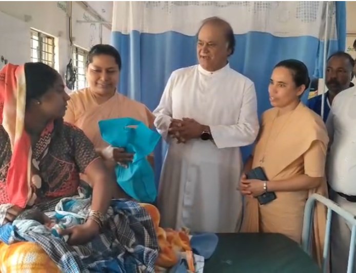 ಶಿಕ್ಷಣ ಹಾಗೂ ಆರೋಗ್ಯ ಕ್ಷೇತ್ರಕ್ಕೆ ಕ್ರೈಸ್ತ ಧರ್ಮೀಯರ ಕೊಡುಗೆ ಅಪಾರವಾಗಿದೆ, ಕ್ರೈಸ್ತ ಧರ್ಮವು ಶಾಂತಿಮಂತ್ರವನ್ನು ವಿಶ್ವಕ್ಕೆ ಸಾರುತ್ತಿದೆ. ಫಾದರ್ ಪೌಲ್ವಿಸ್ ಥಾಮಸ್ ಅಭಿಮತ