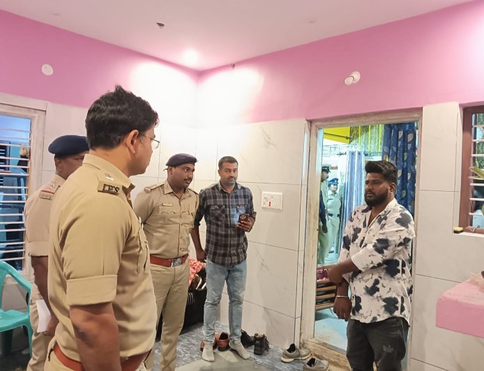 ರೌಡಿ ಆಸಾಮಿಗಳ ಮನೆಗಳ ಮೇಲೆ ಪೊಲೀಸರ ದಾಳಿ