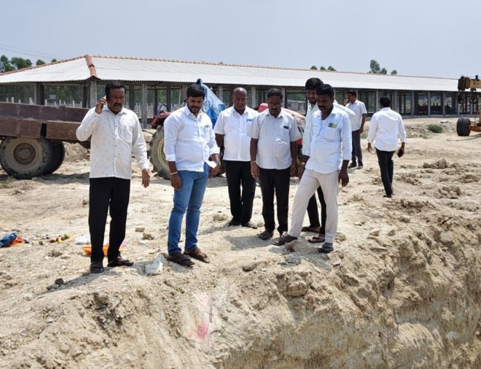 ಬೀರನಕುಪ್ಪ ಟ್ರ್ಯಾಕ್ಟರ್ ದುರಂತ: ಮೃತರ ಕುಟುಂಬಕ್ಕೆ ಸಮಾಜಸೇವಕ ವಿ. ಮೋಹನ್ ಕೃಷ್ಣ ಸಾಂತ್ವನ