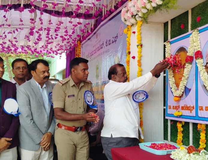 ಮಹನೀಯರ ತತ್ವಗಳು ಬದುಕಿಗೆ ದಾರಿದೀಪವಾಗಲಿ: ಮಾಜಿ ಸಂಸತ್ ಸದಸ್ಯ ಡಾ ಎಲ್ ಹನುಮಂತಯ್ಯ 