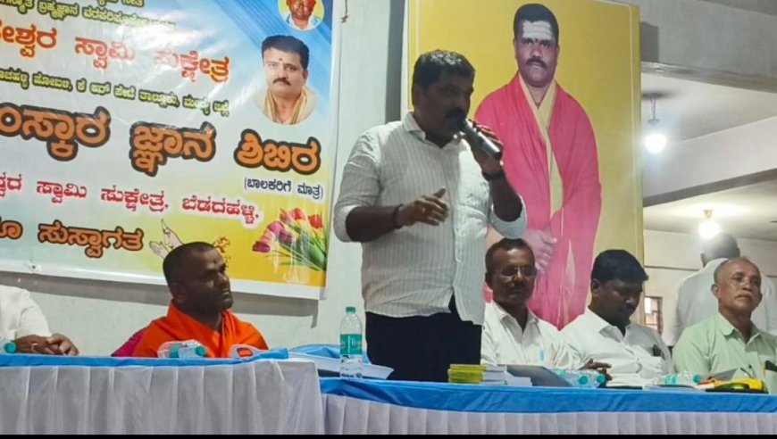 ಶ್ರೀ ಪಂಚಭೊತೇಶ್ವರ ಸುಕ್ಷೇತ್ರ  ದೇವಾಲಯದ  ಮಂಠದಲ್ಲಿ ಮಕ್ಕಳಗೆ ಸಂಸ್ಕಾರ ಜ್ಞಾನ ಶಿಭಿರ