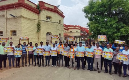 ಐಸಂದ್ರ ಮಿಟ್ಟೂರು: ಸ್ವಂತ ನಿವೇಶನವಿಲ್ಲದೆ ಗ್ರಾಮಸ್ಥರ ಪರದಾಟ; ಶೀಘ್ರ ಹಂಚಿಕೆಗೆ ಅಂಬೇಡ್ಕರ್ ಯುವ ವೇದಿಕೆ ಒತ್ತಾಯ ಚುನಾವಣೆ ಬಂದಾಗ ಮಾತ್ರ  ಶಾಸಕರಿಗೆ ಮತದಾರರು ನೆನುಪಾಗ್ತಾರ: ಗ್ರಾಮಸ್ಥರ ಆರೋಪ