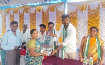 ಕೆಜಿಎಫ್ ನಲ್ಲಿ ಜೆಡಿಎಸ್ ಯುವ ಮುಖಂಡ ಪ್ರಕಾಶ್ ರವರಿಂದ ನೀರಿನ ಕ್ಯಾನ್ ವಿತರಣೆ