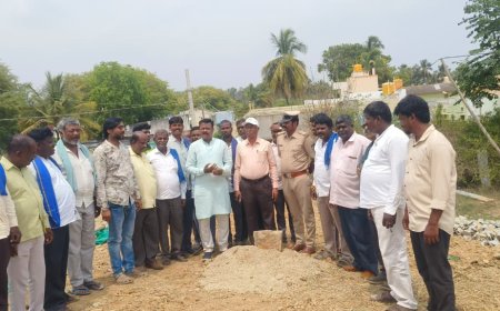 ​ಕೋಗಿಲಹಳ್ಳಿ ಗ್ರಾಮದಲ್ಲಿ ಶಾಂತಿ ಸಭೆ: ಅಂಬೇಡ್ಕರ್ ಭಾವಚಿತ್ರ ತೆರವು ವಿವಾದಕ್ಕೆ ತಾಲೂಕು ಅಧಿಕಾರಿಗಳ ಸಮ್ಮುಖದಲ್ಲಿ ಸಂಧಾನ