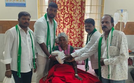 ಮಾಜಿ ಪ್ರಧಾನಿ ಹೆಚ್.ಡಿ. ದೇವೇಗೌಡರ ಜನ್ಮದಿನ: ಕೆಜಿಎಫ್ ಸರ್ಕಾರಿ ಆಸ್ಪತ್ರೆಯಲ್ಲಿ ರೋಗಿಗಳಿಗೆ ಹಣ್ಣು-ಬ್ರೆಡ್ ವಿತರಣೆ
