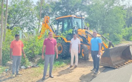 ಕರ್ತವ್ಯದ ಜೊತೆಗೆ ಶ್ರಮದಾನ: ಠಾಣೆಯ ಸ್ವಂತ ಕಟ್ಟಡ ಜಾಗವನ್ನು ಸ್ವಚ್ಛಗೊಳಿಸಿದ ಪೊಲೀಸರು
