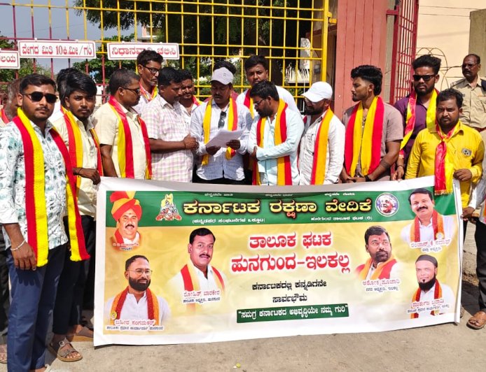 *“ಹುನಗುಂದದಲ್ಲಿ ಕರವೇ ಗರ್ಜನೆ: ಬಸ್ ಸೇವೆ ಅವ್ಯವಸ್ಥೆಗೆ ವಿರೋಧವಾಗಿ ಘಟಕ ಬಂದ್ – ರಸ್ತೆಗಿಳಿದ ಕಾರ್ಯಕರ್ತರು”*