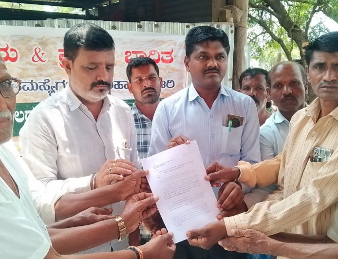 15 ವರ್ಷಗಳ ನಿರಾಶ್ರಯ ಬದುಕು, ಬಿರುಗಾಳಿಗೆ ಚೂರಾದ ಶೆಡ್‌ಗಳು: ಇದ್ದಲಗಿ ಜನರ ಅಳಲು: ‘ಈಗಾದರೂ ನ್ಯಾಯ ಸಿಗುತ್ತದೆ ಯೇ?’”