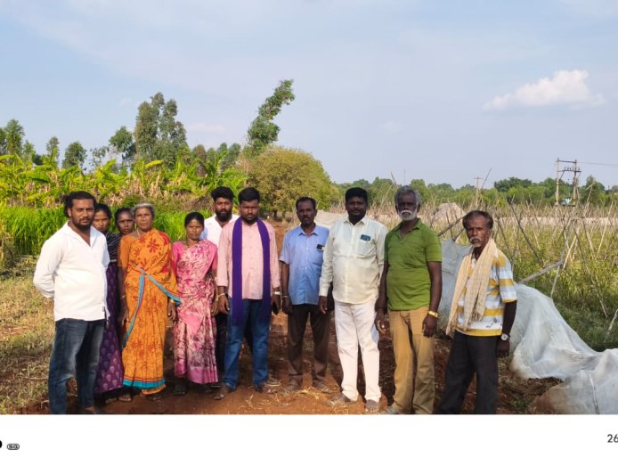 ದಶಕದ ರಸ್ತೆ ಸಮಸ್ಯೆಗೆ ಮುಕ್ತಿ: ಜೈಭೀಮ್ ಶ್ರೀನಿವಾಸ್ ನೇತೃತ್ವದಲ್ಲಿ ರೈತರೇ ನಿರ್ಮಿಸಿಕೊಂಡರು ರಸ್ತೆ 